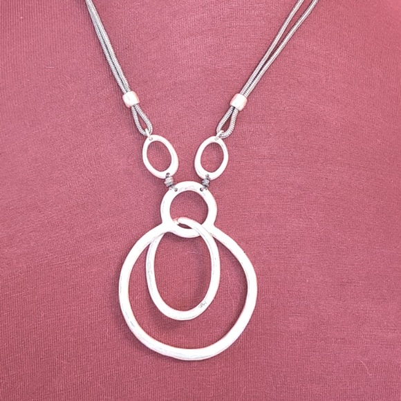 Bella Uno silver multi tier drop necklace NWOT - Picture 3 of 3